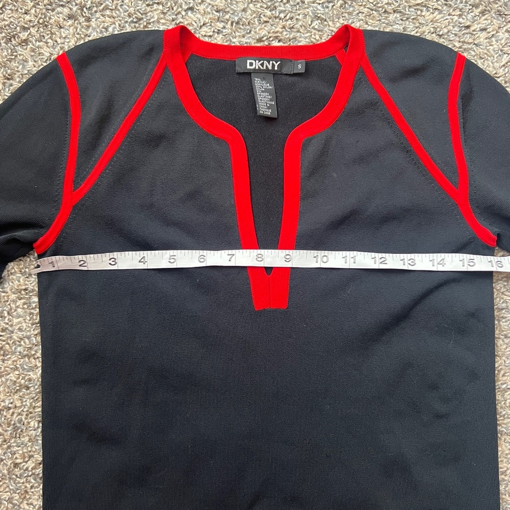 DKNY Y2K Chic Trendy Black and Red V-neck Top - Picture 6 of 9